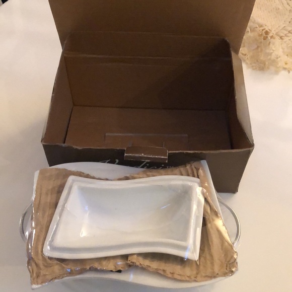 Serving Dish with cover on a stand - Picture 10 of 10